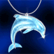 Pendentif dauphin qui pend