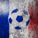 France : Ballon de foot sur mur grunge